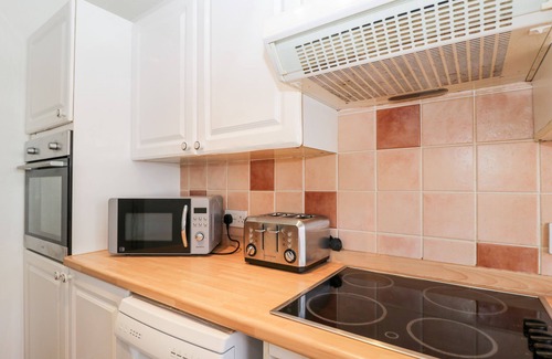 Brean Cottage | Relax at Ocean Breeze with Oceanfront Views & Pet-Friendly Stay
