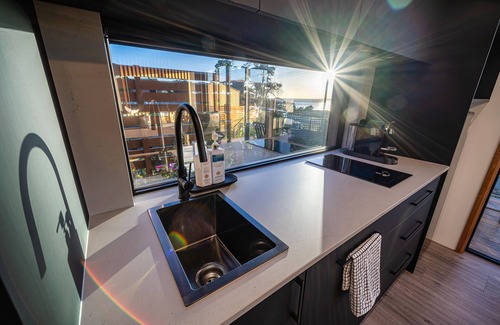 Bicheno House | Ocean Breeze Homestays - Unit 1 - Luxe tiny home in garden oasis