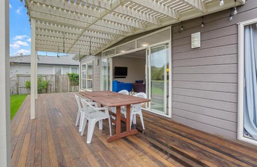 Waihi Beach House | Beachfront Haven: Ocean Breeze Holiday Home at Waihi Beach