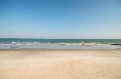 Pawleys Island House | Historic Ocean Breezes Home with Creek Dock & Ocean Views
