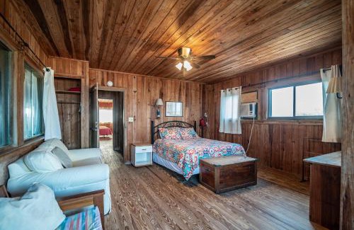 Pawleys Island House | Historic Ocean Breezes Home with Creek Dock & Ocean Views
