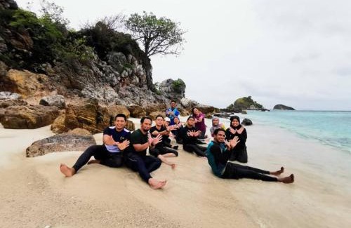 Penyabong Ski Chalet | Relaxing Ocean Cottage 3 with Pool & Oceanfront Views