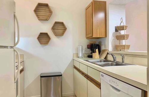 Briarcliffe Acres Condo | Cozy 2-Bed Condo in Ocean Creek Near Beach & Pools