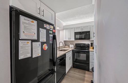 Briarcliffe Acres Condo | Relaxing Ocean Creek Resort Unit with Screened Porch