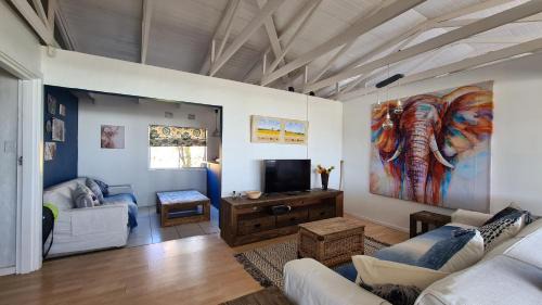 Chintsa Apartment | Exceptional Ocean Crest Villa with Pool and Child Friendly Charm