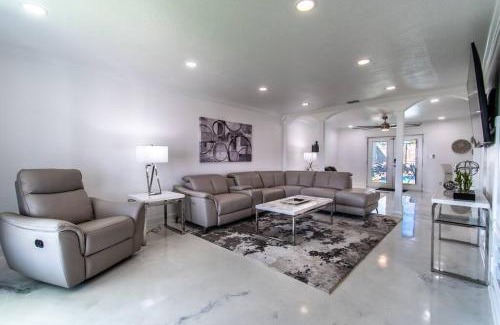 Bay Area House | Experience Ocean Drive Splendor with Pet-Friendly Amenities