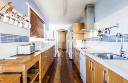 Minnie Water House | Relaxing Ocean Escape: Family & Pet-Friendly Retreat