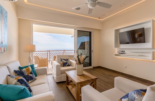 San Pedro Mixtepec Resort | Ocean Front 1 Bedroom Residence with Pool & Spa Amenities
