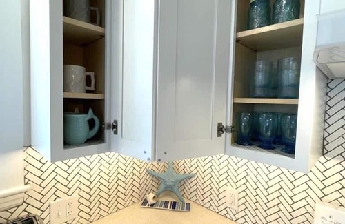 Gloucester House | Seaside Retreat: Steps to Beaches and Historic Downtown