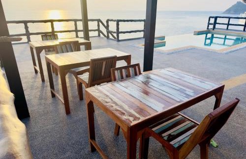 Koh Tao Apartment | Ocean Front Apartments: Guest Rated 9.5 with Ocean View Pool