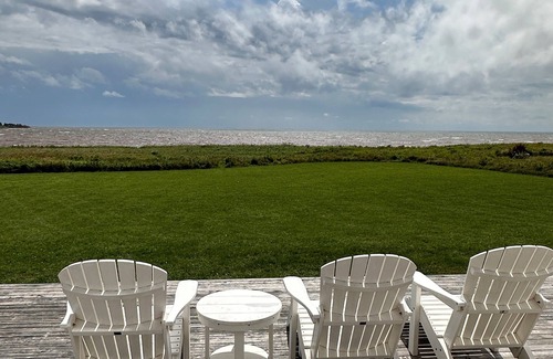 Augustine Cove Cottage | Seaside Haven: Ocean Front Beach House in Augustine Cove