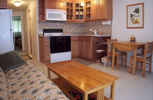 Makaha Condo | Budget-Friendly Romantic Beachfront Condo with Ocean View