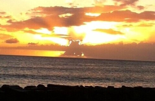 Makaha Condo | Budget-Friendly Romantic Beachfront Condo with Ocean View