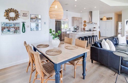 Seal Rock House | Ocean Front Retreat with Breathtaking Views and Sandy Beach