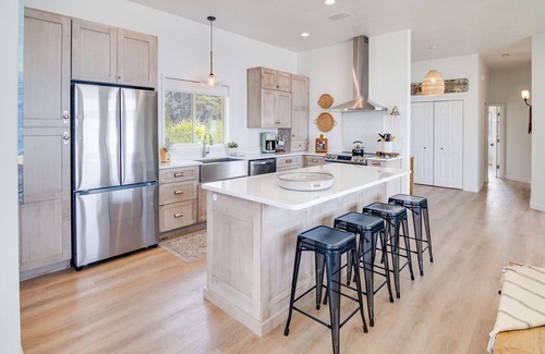 Seal Rock House | Ocean Front Retreat with Breathtaking Views and Sandy Beach