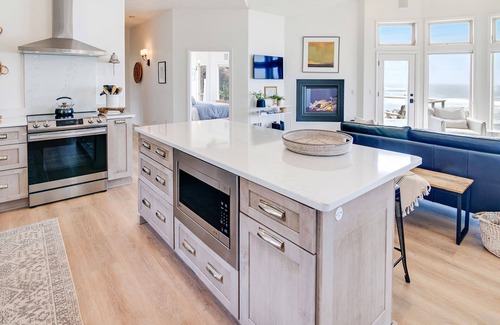 Seal Rock House | Ocean Front Retreat with Breathtaking Views and Sandy Beach