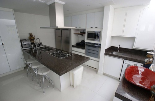 Juquehy Condo | Beachfront Condo in Juquehy with Pool and Ocean Views