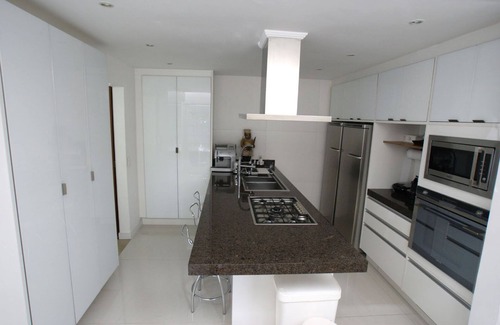 Juquehy Condo | Beachfront Condo in Juquehy with Pool and Ocean Views