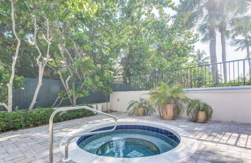 Juno Beach Condo | OCEAN FRONT CONDO ON JUNO BEACH 2 bedroom 2 bath STUNNING CONDO AND VIEWS