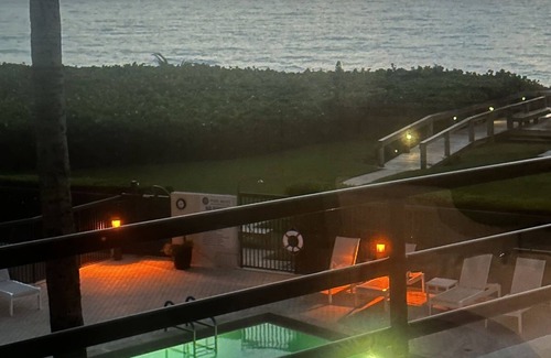 Juno Beach Condo | OCEAN FRONT CONDO ON JUNO BEACH 2 bedroom 2 bath STUNNING CONDO AND VIEWS
