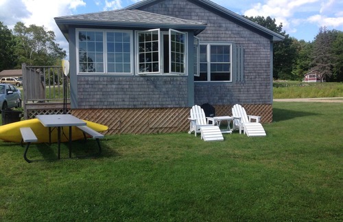 Belfast Cottage | Ocean Front Cottage in Belfast with Ocean Views & Breakfast