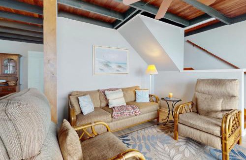 Rockport House | Ocean Front Cottage - Long Beach with Ocean Views & Family Fun