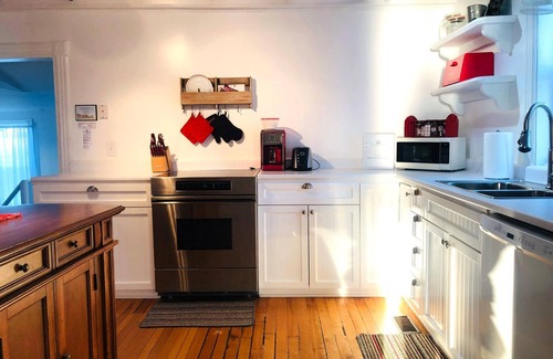 Fernwood Cottage | Oceanfront Cottage with Pool & Breakfast, Rated 10/10
