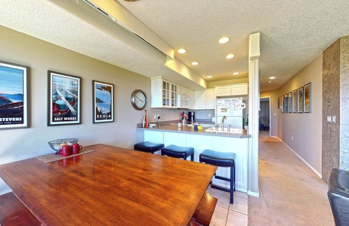 Seaside Condo | Oceanfront Escape: Guest Rated 9.8 with Kitchen & Breakfast