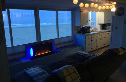 Wells Beach Condo | Beachfront Getaway with Ocean Views and Family Amenities