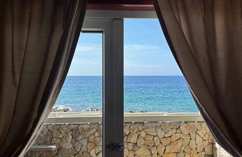 Antoneys Cay House | Ocean Front Family Suite - Guest Rated 10/10, Pet Friendly