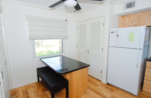 Saint Helena Island Condo | Ocean Front Golf Course Condo with Pool & Family-Friendly Amenities