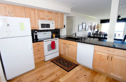 Saint Helena Island Condo | Ocean Front Golf Course Condo with Pool & Family-Friendly Amenities