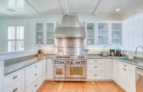 Lincoln Beach House | Ocean Front Retreat in Bella Beach with High-End Amenities