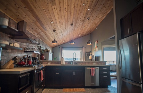 Mendocino Apartment | Ocean Front Haven in Mendocino with Spa & Breakfast