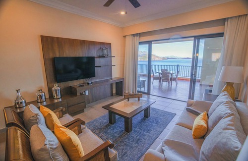 Loreto Resort | Ocean Front Luxury: Rare Xmas Availability at Villa del Palmar, Loreto!