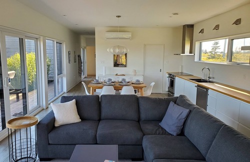 Augustine Cove House | Modern Oceanfront Getaway: Guest Rated 9.8, Pet Friendly!