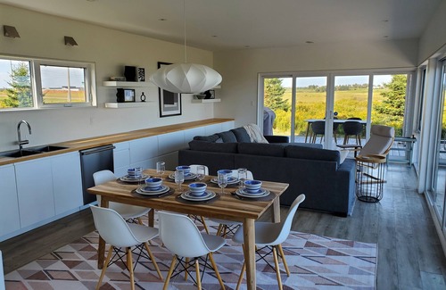 Augustine Cove House | Modern Oceanfront Getaway: Guest Rated 9.8, Pet Friendly!