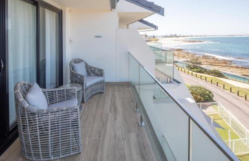 The Entrance Hotel | Seaside Comfort at Ocean Front Motel - 4-Star Retreat