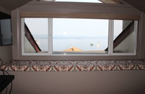 Mill Bay House | Oceanfront Retreat with Kitchenette & 9.8/10 Guest Rating