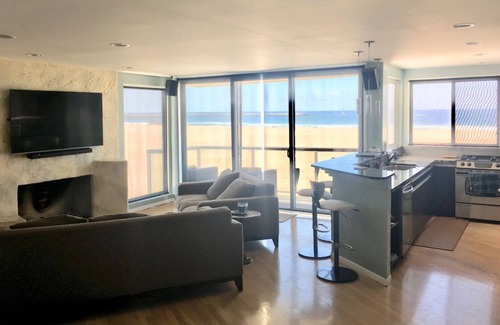 Marina Peninsula Apartment | Coastal Retreat with Kitchen and Perfect 10/10 Rating