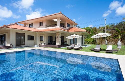 Taketomi-jima Taketomi-cho Villa | Ocean Front Villa Ishigakijima: Pool & Family-Friendly Stay