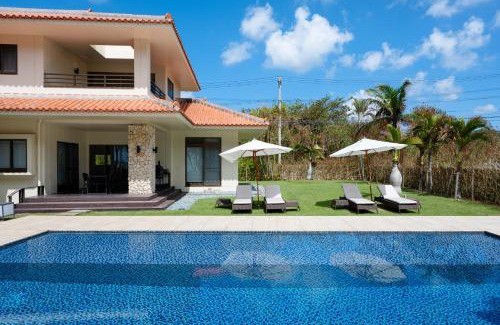Taketomi-jima Taketomi-cho Villa | Ocean Front Villa Ishigakijima: Pool & Family-Friendly Stay