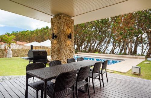 Taketomi-jima Taketomi-cho Villa | Ocean Front Villa Ishigakijima: Pool & Family-Friendly Stay
