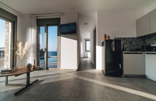 Patitiri Villa | Exquisite Oceanfront Villa with Private Pool in Alonissos