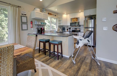 Ocean Shores House | Oceanfront Retreat with Private Beach Path & Pet-Friendly Yard