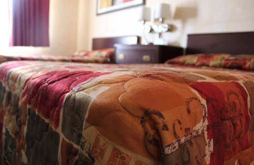 Santa Paula Hotel | Cozy Ocean Gateway Inn with Pool and Spa Amenities