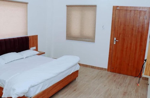 Baga Hotel | Ocean Glass: Pet-Friendly Oasis with Oceanfront Pool