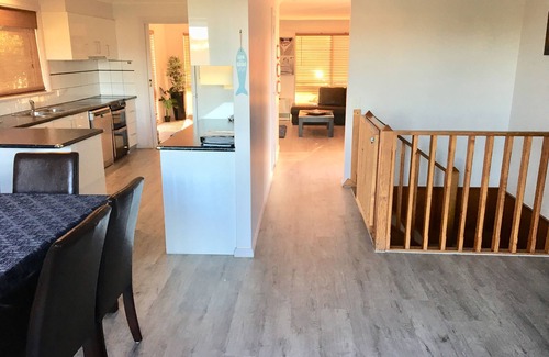Ocean Grove House | Ocean Grove Holiday House spacious relax large balcony, walk to shops Sleeps 7