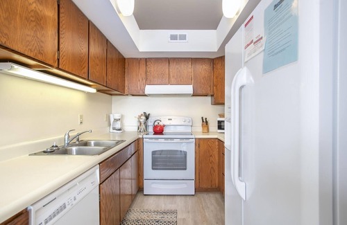 Pine Knoll Shores House | Ocean Grove J2 Condo: Family-Friendly Oceanfront Retreat
