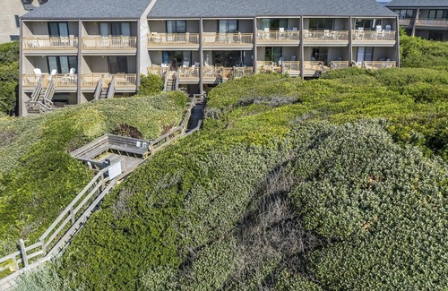 Pine Knoll Shores House | Ocean Grove J2 Condo: Family-Friendly Oceanfront Retreat
